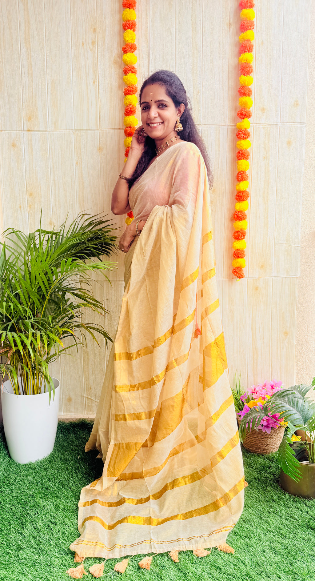 Kavya Mul Tissue Saree RG972