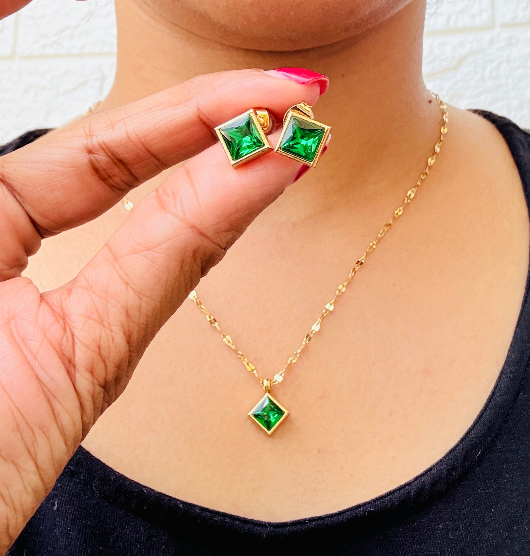 ✨ Emerald Kiss Anti tarnish stainless steel neck Chain + Earring RJ98