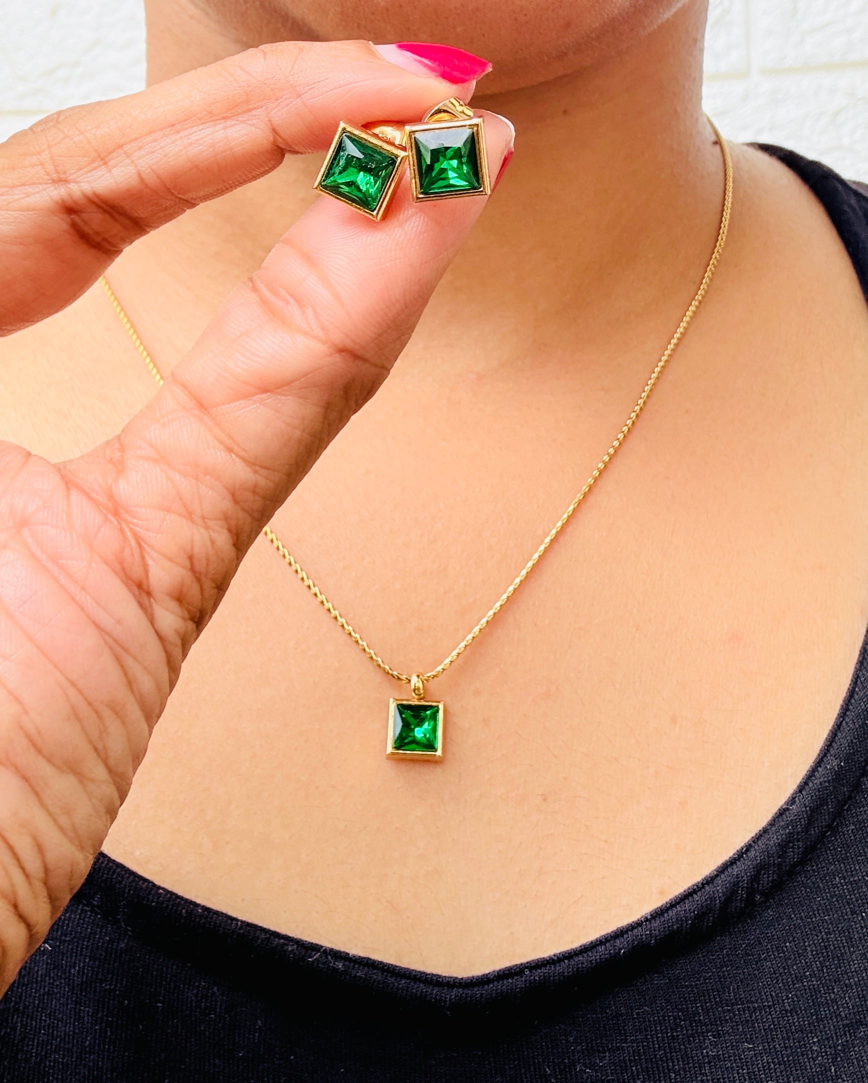 ✨ Emerald Glow Anti tarnish stainless steel neck Chain + Earring RJ97