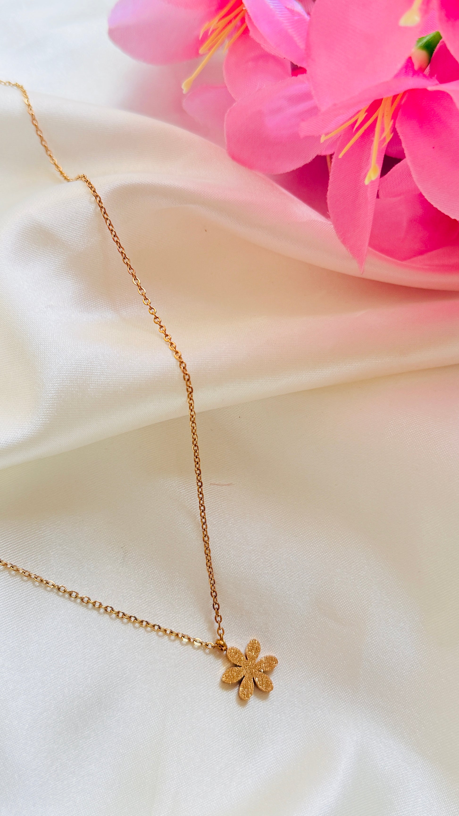Daisy Blossom Anti tarnish stainless steel neck Chain RJ117