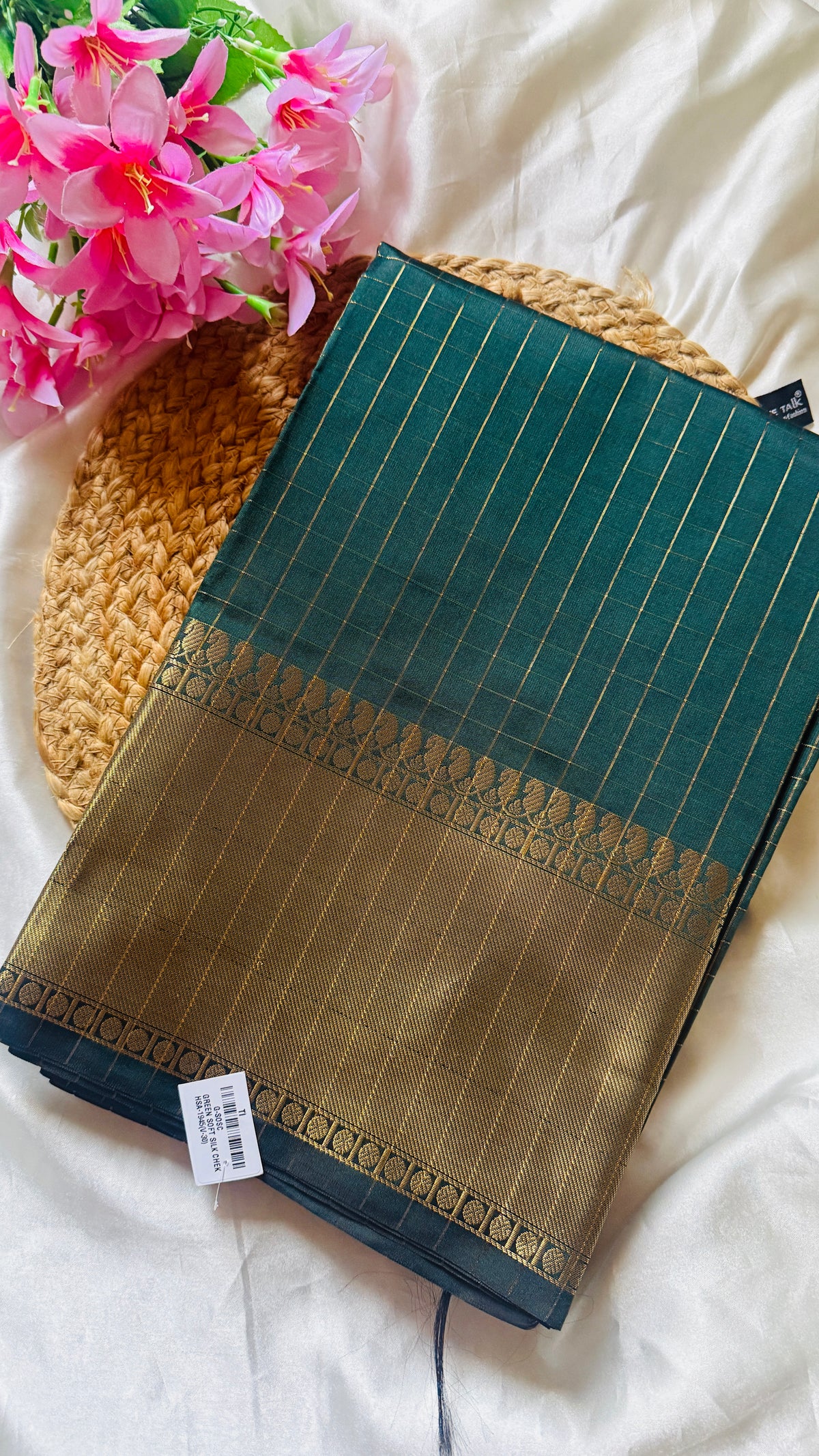 Trending Checked Soft Silk Saree RG1013