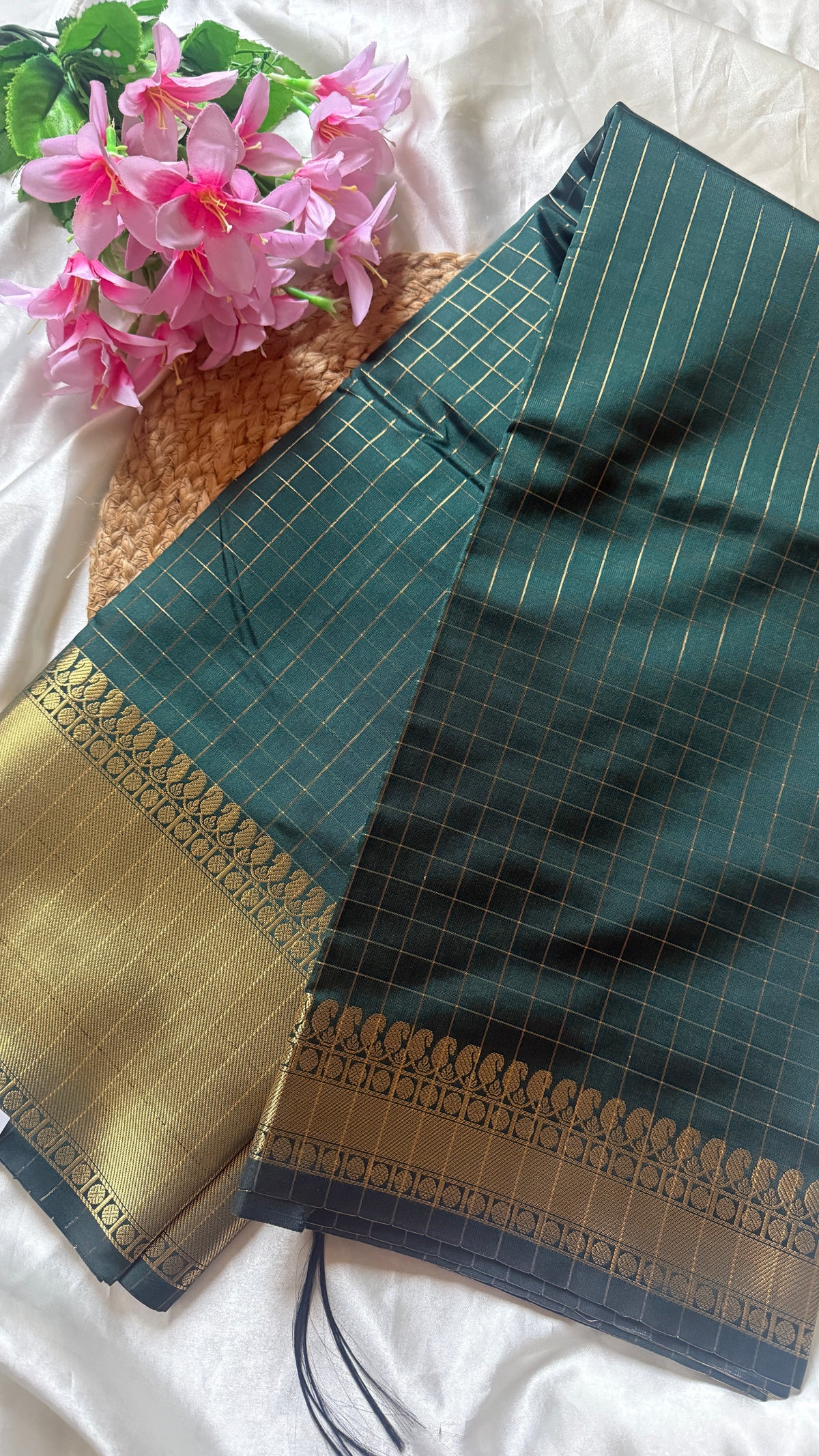 Trending Checked Soft Silk Saree RG1013