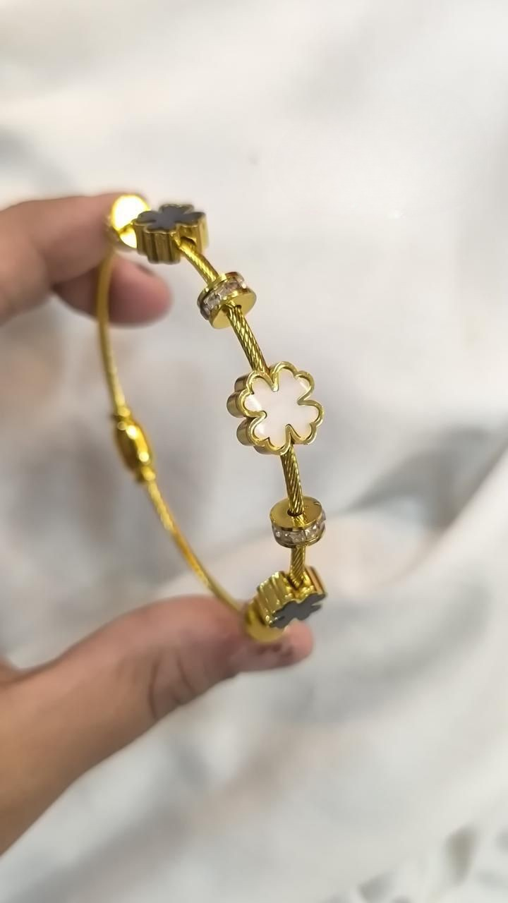 Clover Charm Antitarnish Bangle RJ80